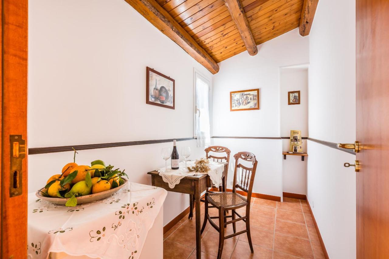 אבולה Villa Degli Ulivi מראה חיצוני תמונה