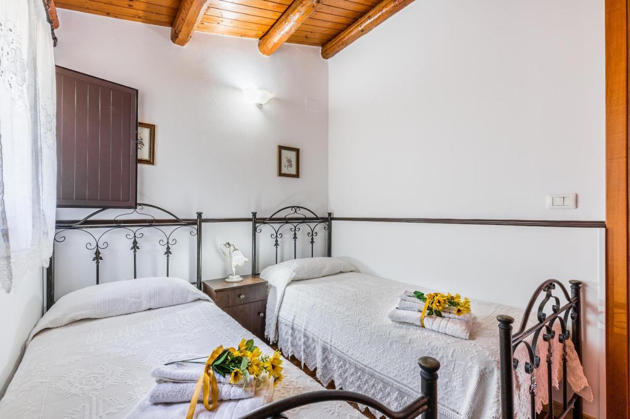 אבולה Villa Degli Ulivi מראה חיצוני תמונה