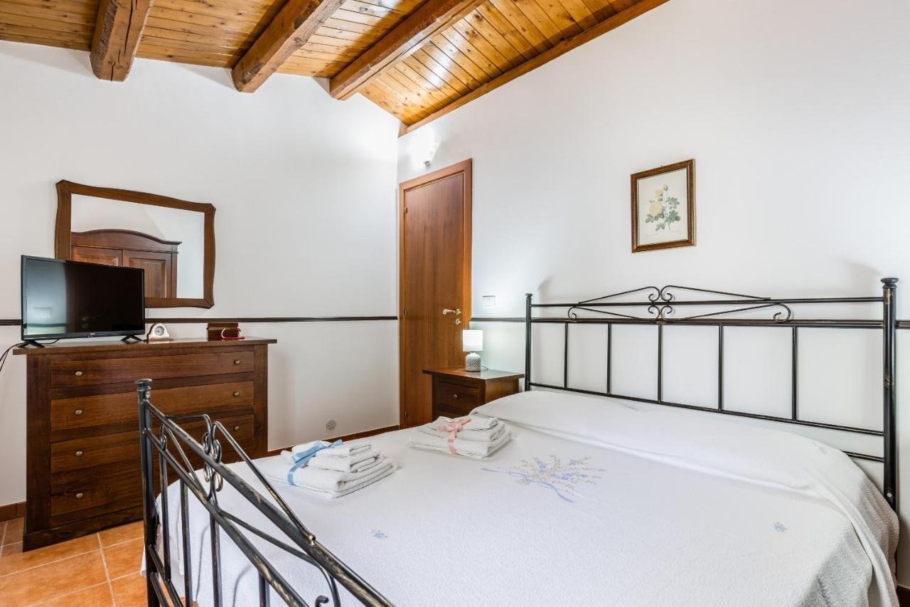 אבולה Villa Degli Ulivi מראה חיצוני תמונה