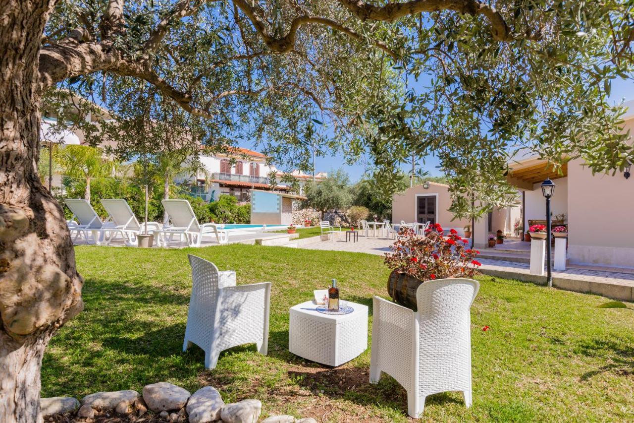 אבולה Villa Degli Ulivi מראה חיצוני תמונה