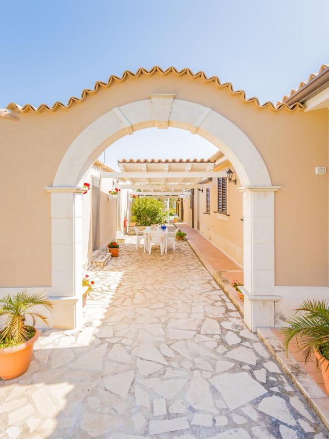 אבולה Villa Degli Ulivi מראה חיצוני תמונה