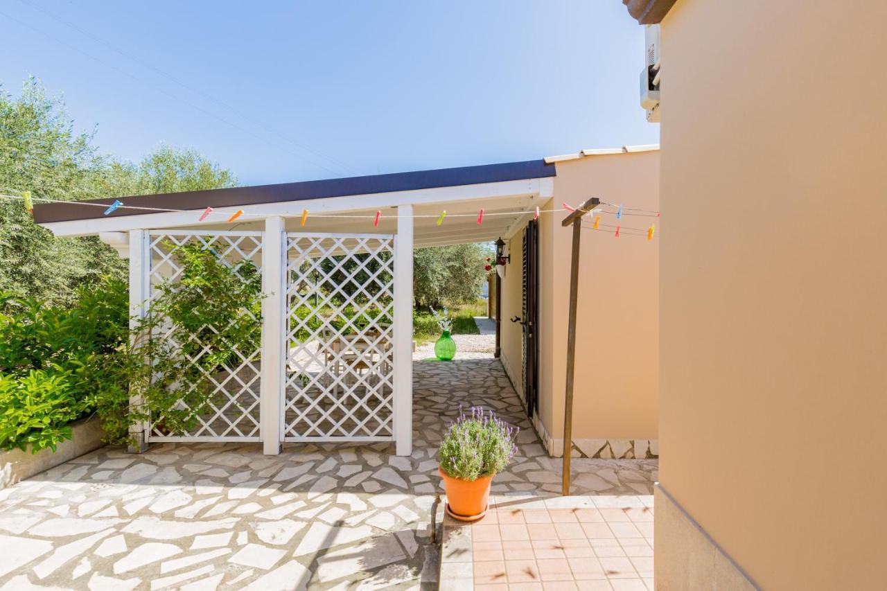 אבולה Villa Degli Ulivi מראה חיצוני תמונה