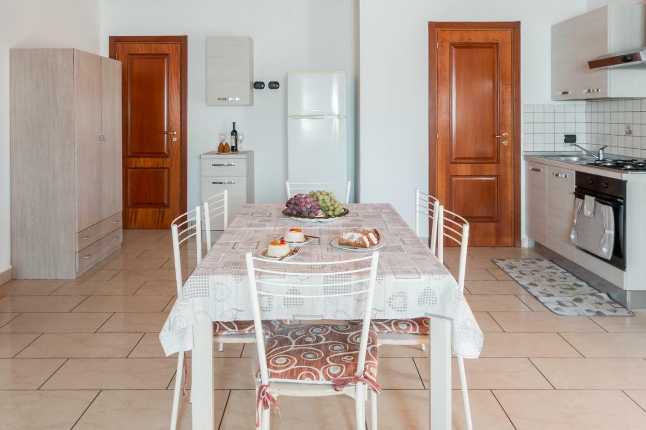 אבולה Villa Degli Ulivi מראה חיצוני תמונה